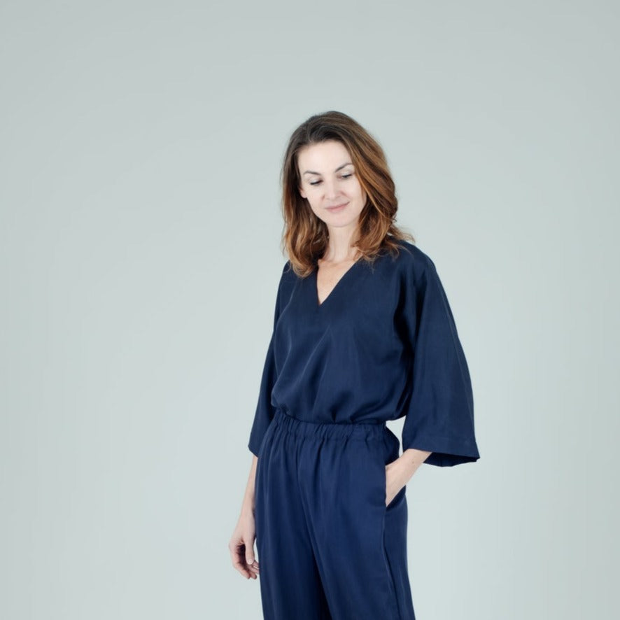 Tencel Damenshirt mit Kimonoärmeln Dunkelblau, Urheber: Mini & Eve