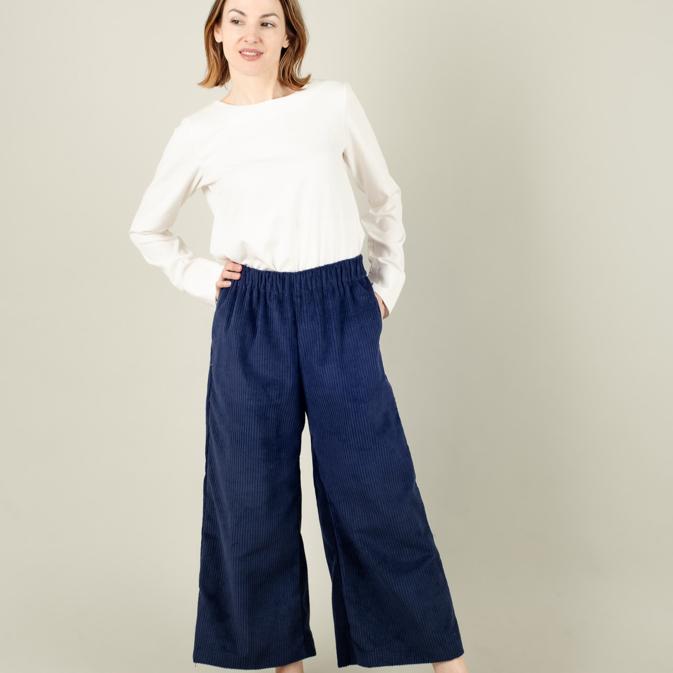 Damenhose Cord Dunkelblau; Urheber: Mini & Eve