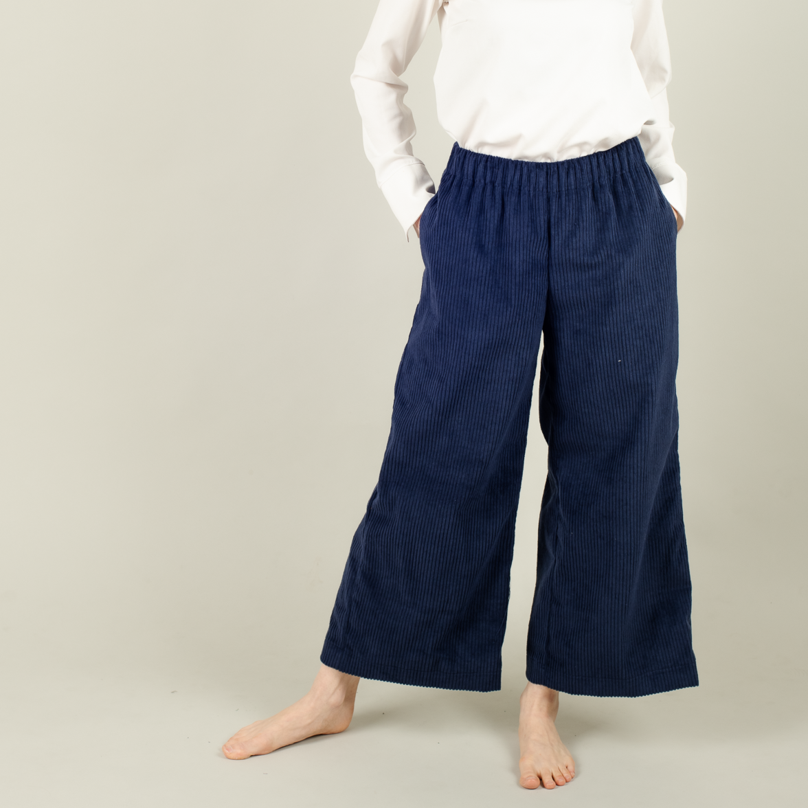 Damenhose Cord Dunkelblau; Urheber: Mini & Eve