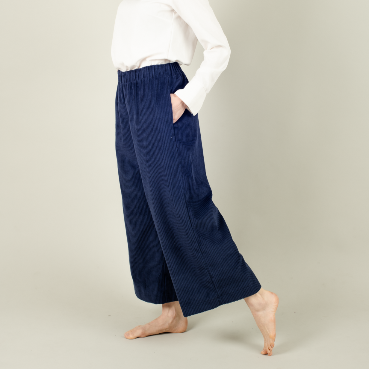 Damenhose Cord Dunkelblau; Urheber: Mini & Eve