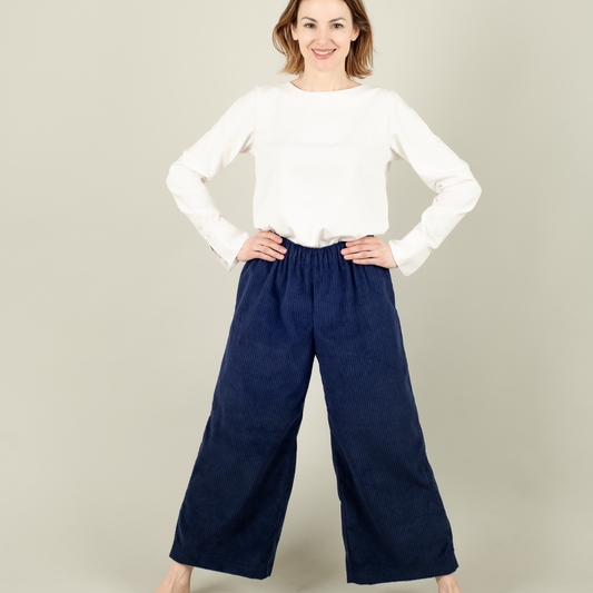 Damenhose Cord Dunkelblau; Urheber: Mini & Eve