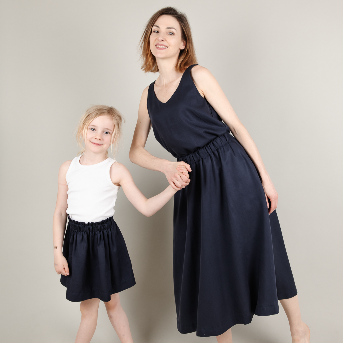 Tencel Kinderrock dunkelblau mit Paperbag Bund; Urheber: Mini & Eve