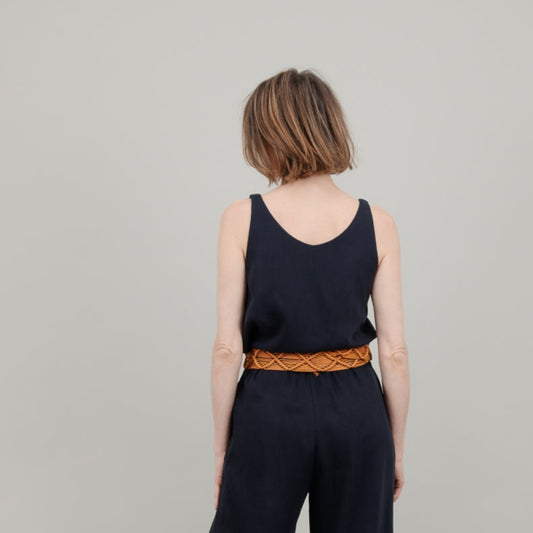 Ärmelloses Tencel-Shirt mit weitem Ausschnitt für Damen in Dunkelblau, Urheber: Mini & Eve