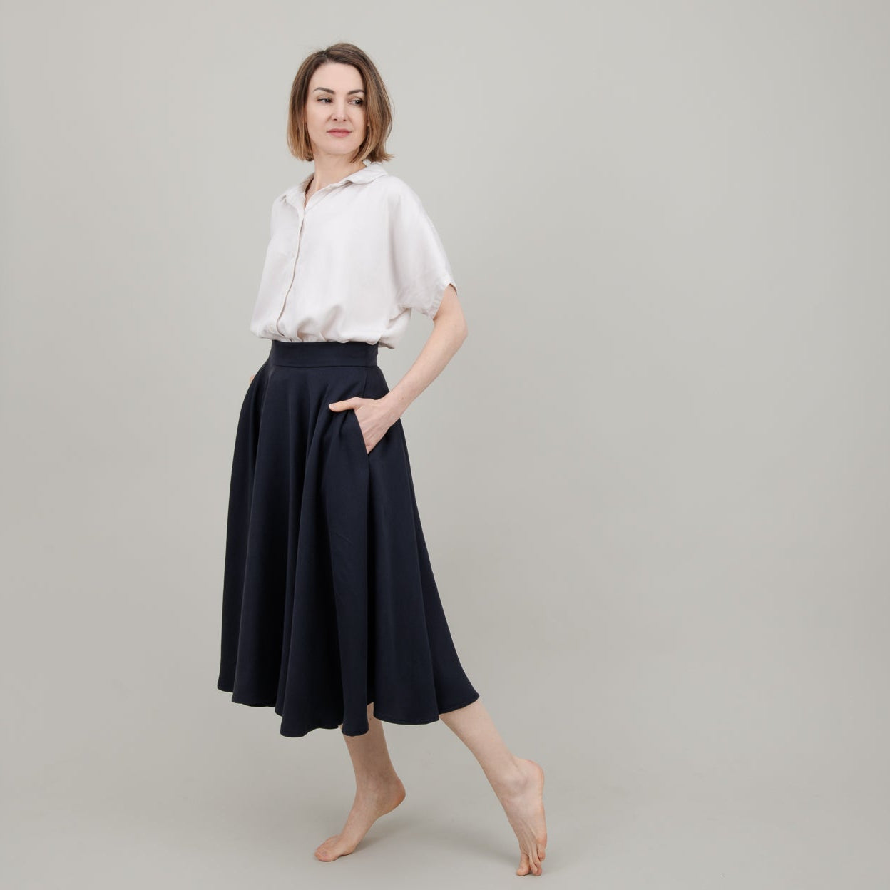 Midi Tellerrock aus Tencel in Dunkelblau; Drehrock mit Reißverschluss; Urheber: Mini & Eve