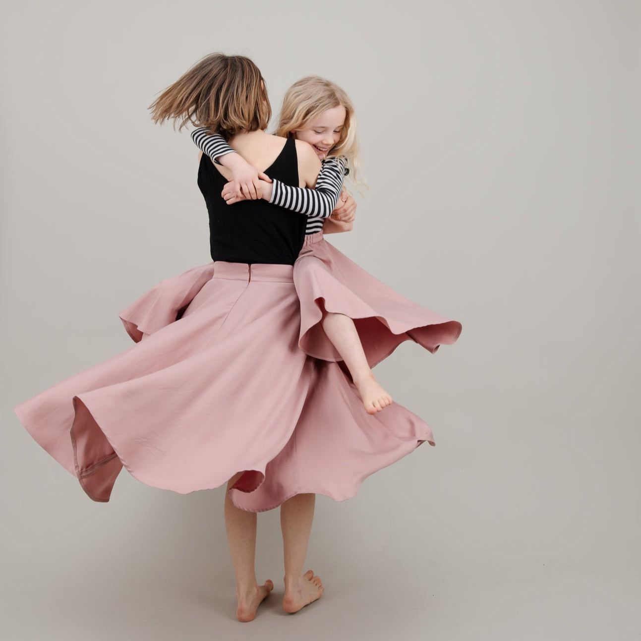 Tencel Tellerrock in Rosa für Kinder; Drehrock für Mädchen; Damenrock; Partnerlook Mutter Tochter; Urheber: Mini & Eve