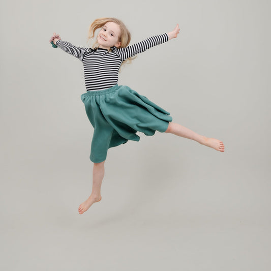Tencel Tellerrock in Aqua Türkis für Kinder; Drehrock für Mädchen; Urheber: Mini & Eve