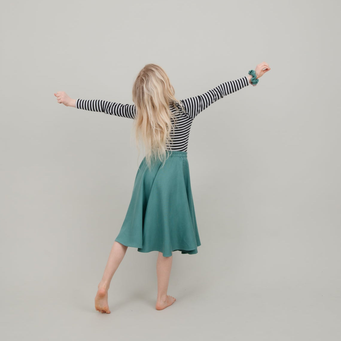 Tencel Tellerrock in Aqua Türkis für Kinder; Drehrock für Mädchen; Urheber: Mini & Eve