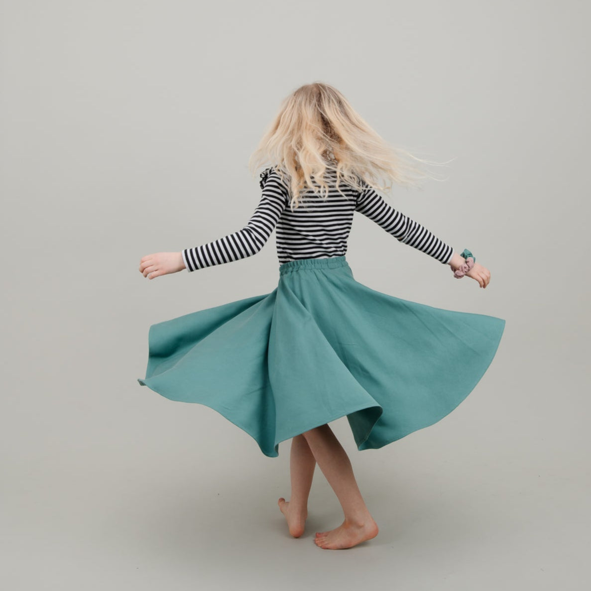 Tencel Tellerrock in Aqua Türkis für Kinder; Drehrock für Mädchen; Urheber: Mini & Eve