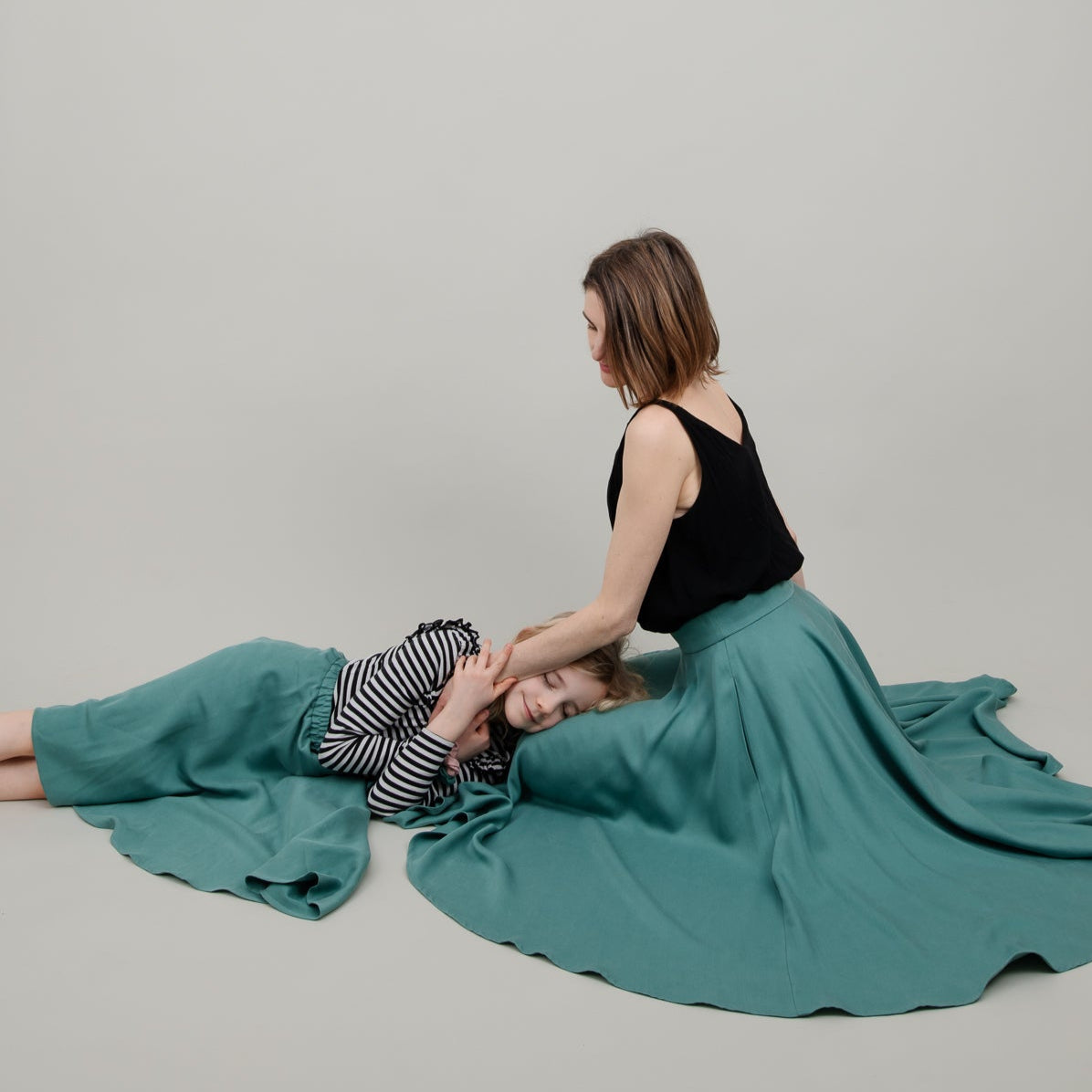 Tencel Tellerrock in Aqua Türkis für Kinder; Drehrock für Mädchen; Damenrock; Partnerlook Mutter Tochter;Urheber: Mini & Eve