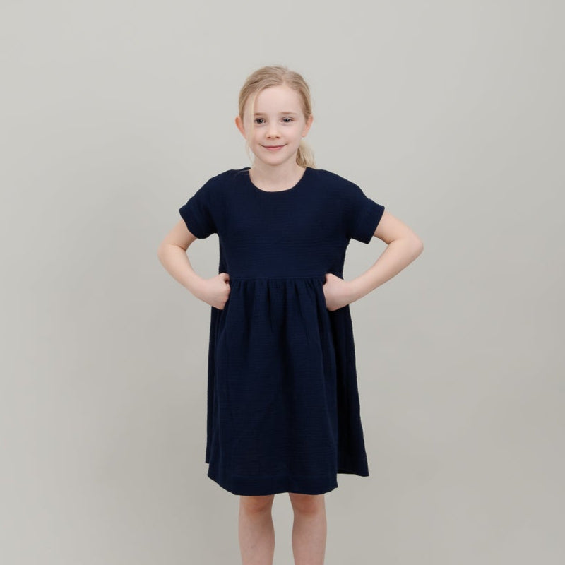 kurzärmeliges Musselinkleid Dunkelblau für Kinder Mädchen; Urheber: Mini & Eve