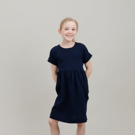 kurzärmeliges Musselinkleid Dunkelblau für Kinder Mädchen; Urheber: Mini & Eve