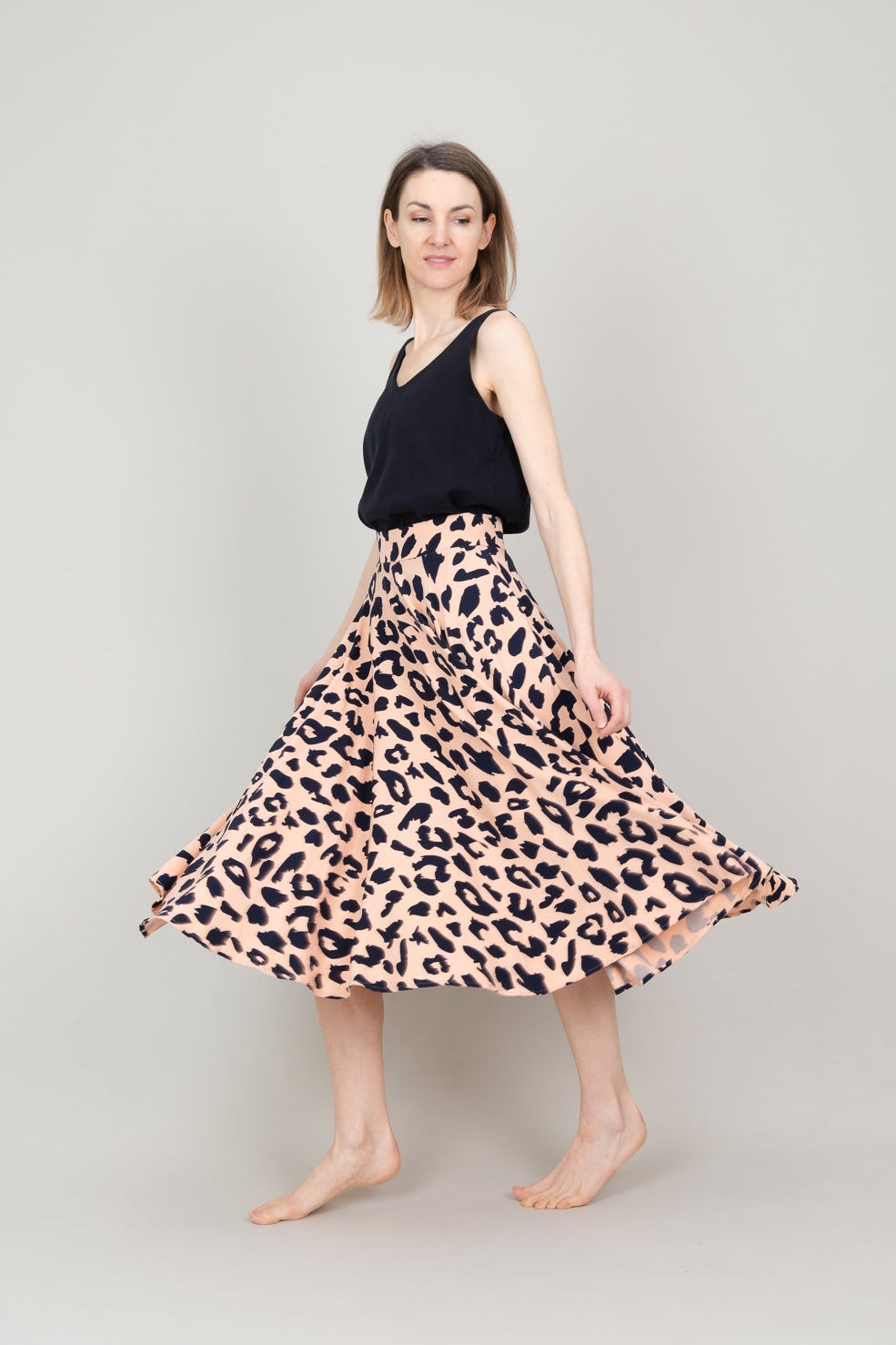 Tellerrock Drehrock aus Viscose mit Leoprint in Lachs und Taschen/ Dunkelblau; Urheber: Mini & Eve