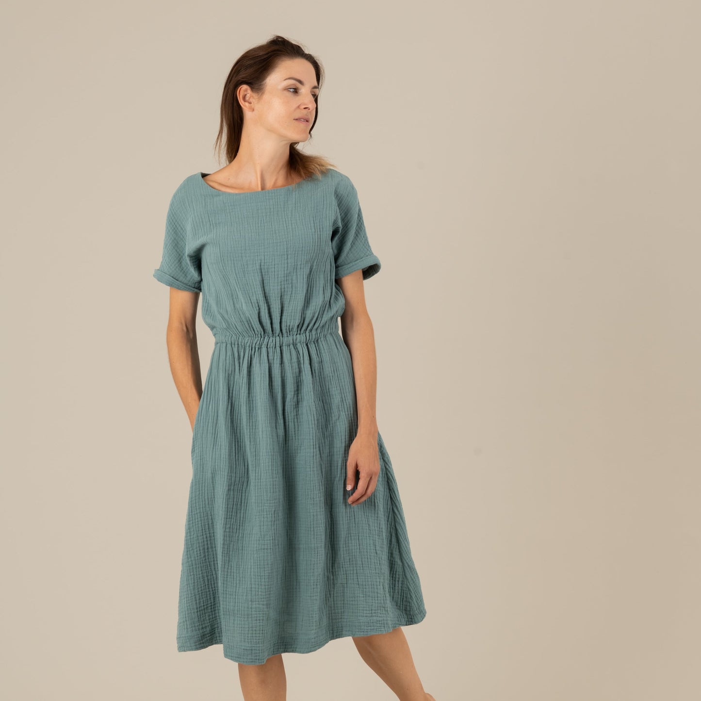 MILA Damenkleid Musselin Petrol Vorderansicht, Urheber: Mini & Eve