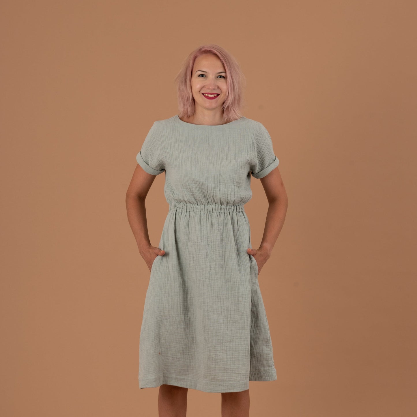 MILA Damenkleid Musselin Mint Vorderansicht, Urheber: Mini & Eve