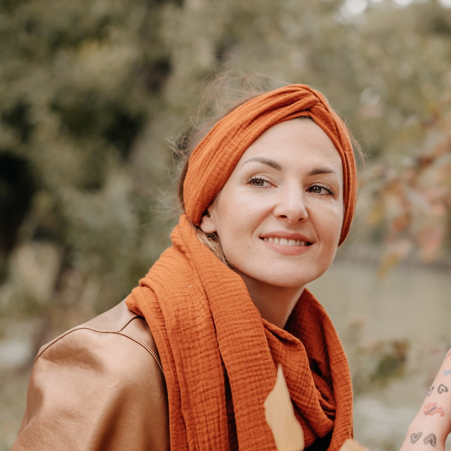 Musselin Turban Stirnband Terracotta, Mutter Tochter Partnerlook, Urheber: Mini & Eve