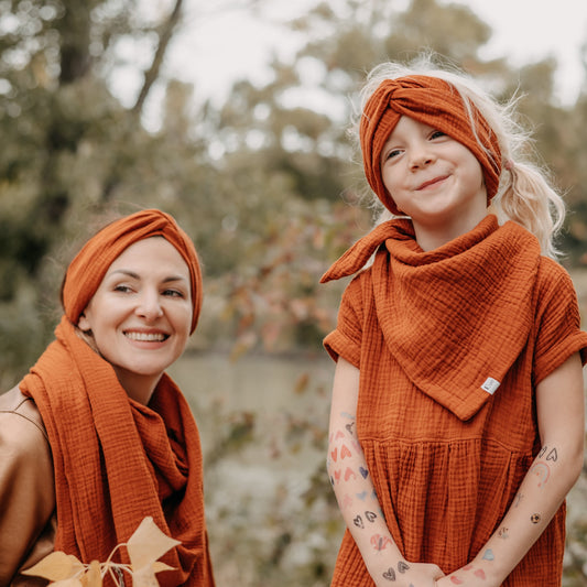Musselin Turban Stirnband Terracotta, Mutter Tochter Partnerlook, Urheber: Mini & Eve
