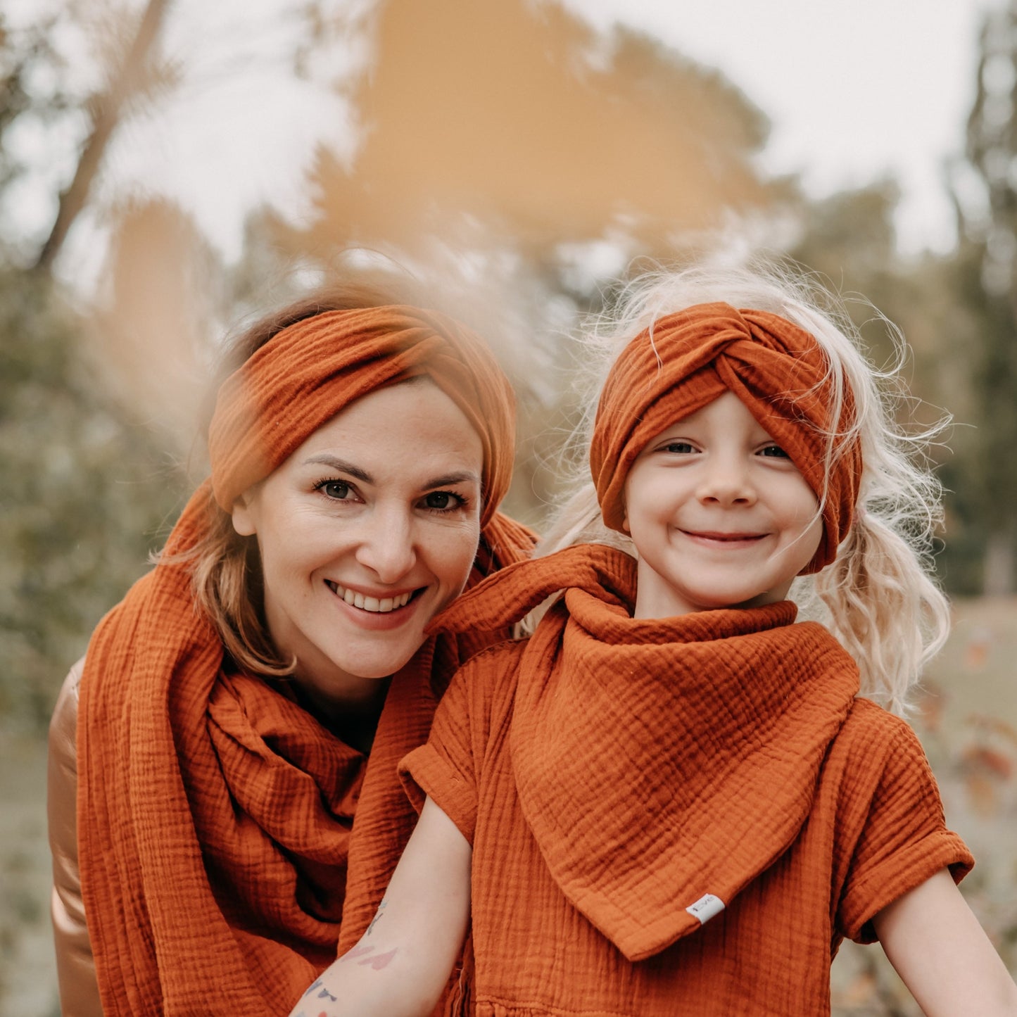 Musselin Turban Stirnband Terracotta, Mutter Tochter Partnerlook, Urheber: Mini & Eve