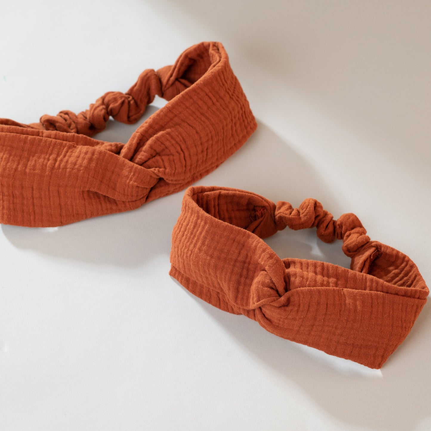 Musselin Turban Stirnband Terracotta, Mutter Tochter Partnerlook, Urheber: Mini & Eve