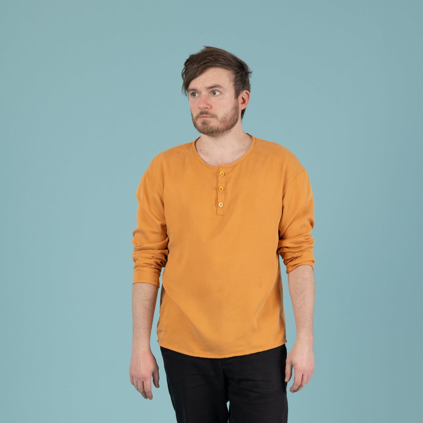 Herrenshirt Tencel in der Farbe Mango mit Knopfleiste, Gelb, Urheber: Mini & Eve