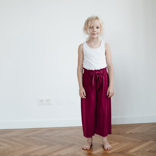 Tencel Kinderhose in Berry Pink mit Schleife und Paperbag-Bund, Mädchenhose; Urheber: Mini & Eve