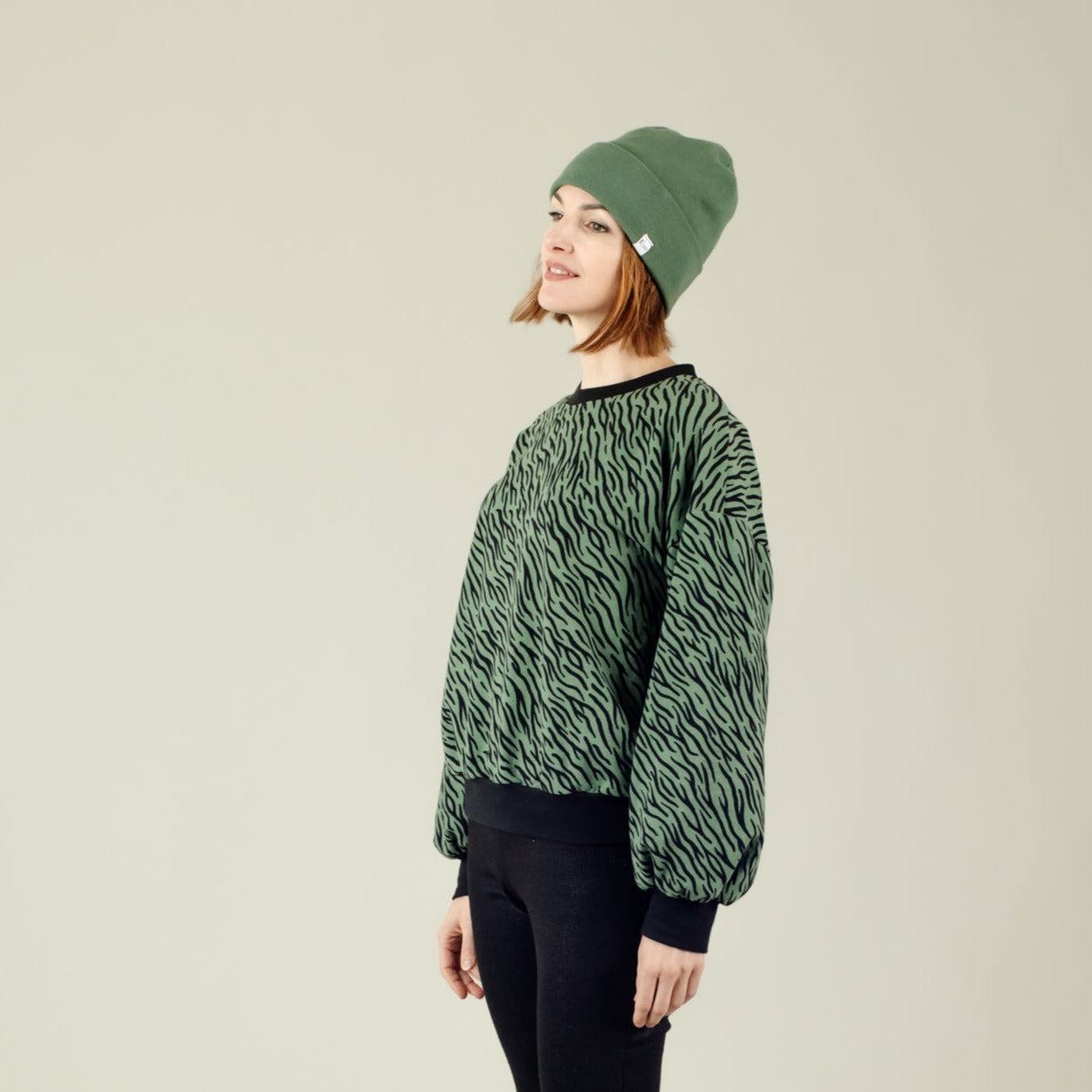 Damen Sweater Bio Baumwolle Grün mit Zebramuster; Urheber: Mini & Eve