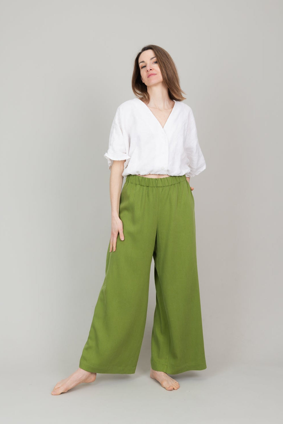 Lange weite Tencelhose mit Taschen für Damen in der Farbe Teegrün Hellgrün; Urheber: Mini & Eve