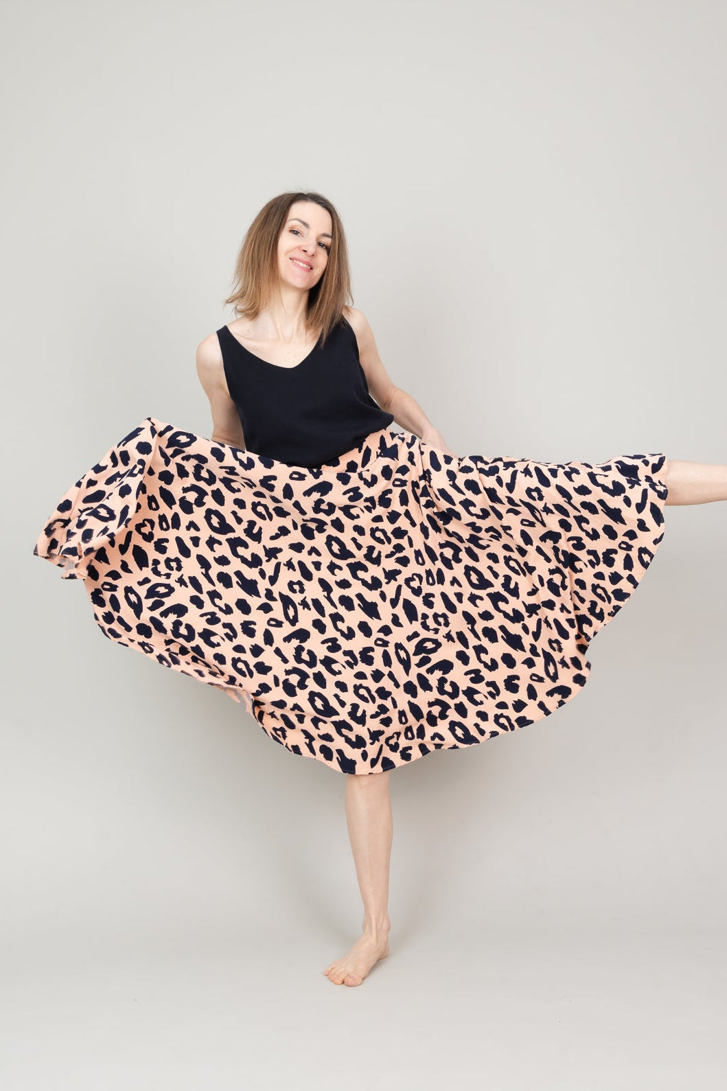 Tellerrock Drehrock aus Viscose mit Leoprint in Lachs und Taschen/ Dunkelblau; Urheber: Mini & Eve