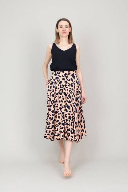 Tellerrock Drehrock aus Viscose mit Leoprint in Lachs und Taschen/ Dunkelblau; Urheber: Mini & Eve
