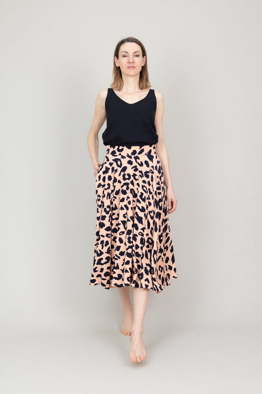 Tellerrock Drehrock aus Viscose mit Leoprint in Lachs und Taschen/ Dunkelblau; Urheber: Mini & Eve