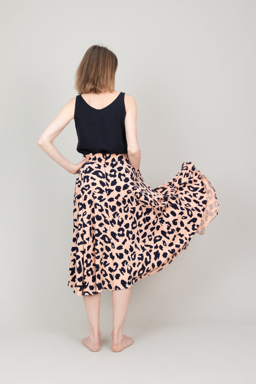 Tellerrock Drehrock aus Viscose mit Leoprint in Lachs und Taschen/ Dunkelblau; Urheber: Mini & Eve