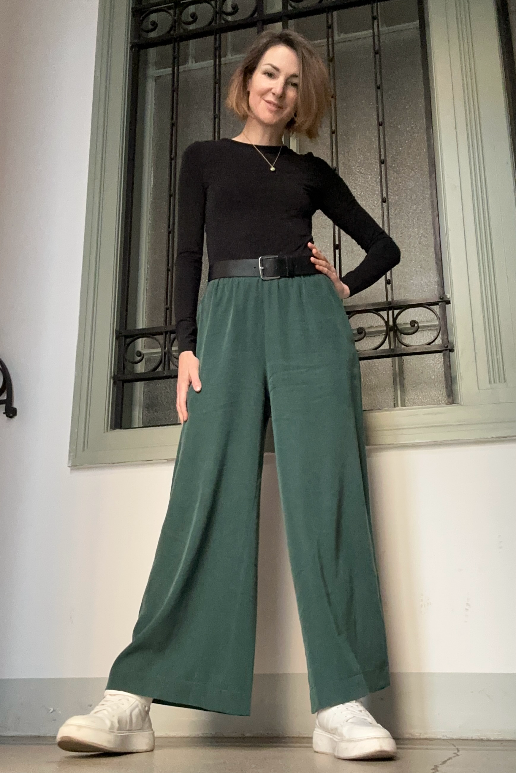 Tencel-Damenhose in Dunkelgrün, weite Beine, knöchellang; Urheber: Mini & Eve