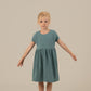MIA Kinderkleid Musselin Petrol Vorderansicht, Urheber: Mini & Eve