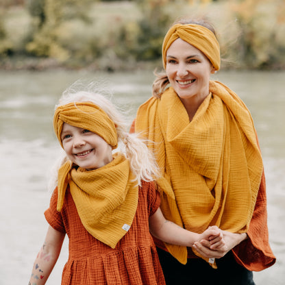 Musselin-Tuch in curry gelb, Mutter und Tochter Partnerlook, Urheber: Mini & Eve