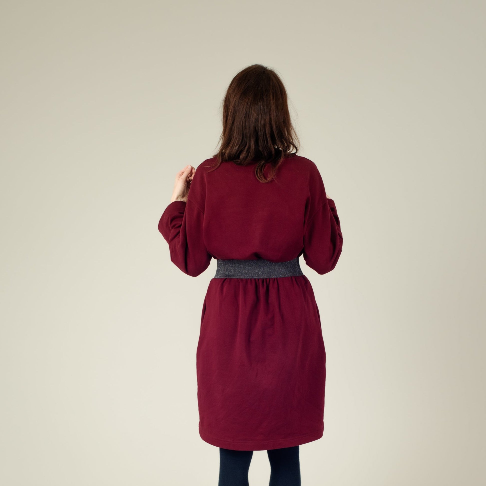 T-Shirt-Kleid Damen Bordeaux Rot, Rückenansicht, Urheber: Mini & Eve